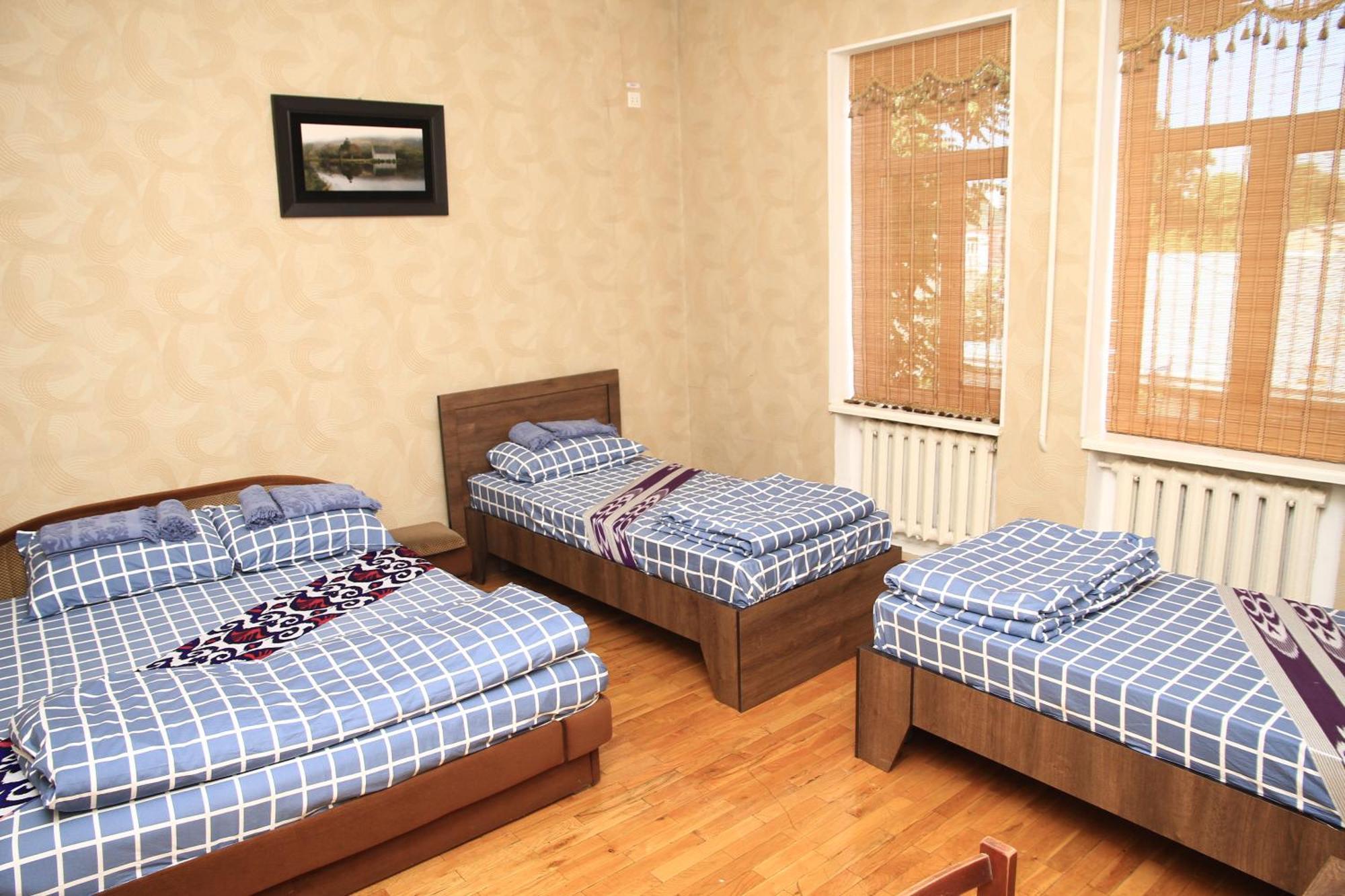 Yellow Hostel Душанбе Екстер'єр фото