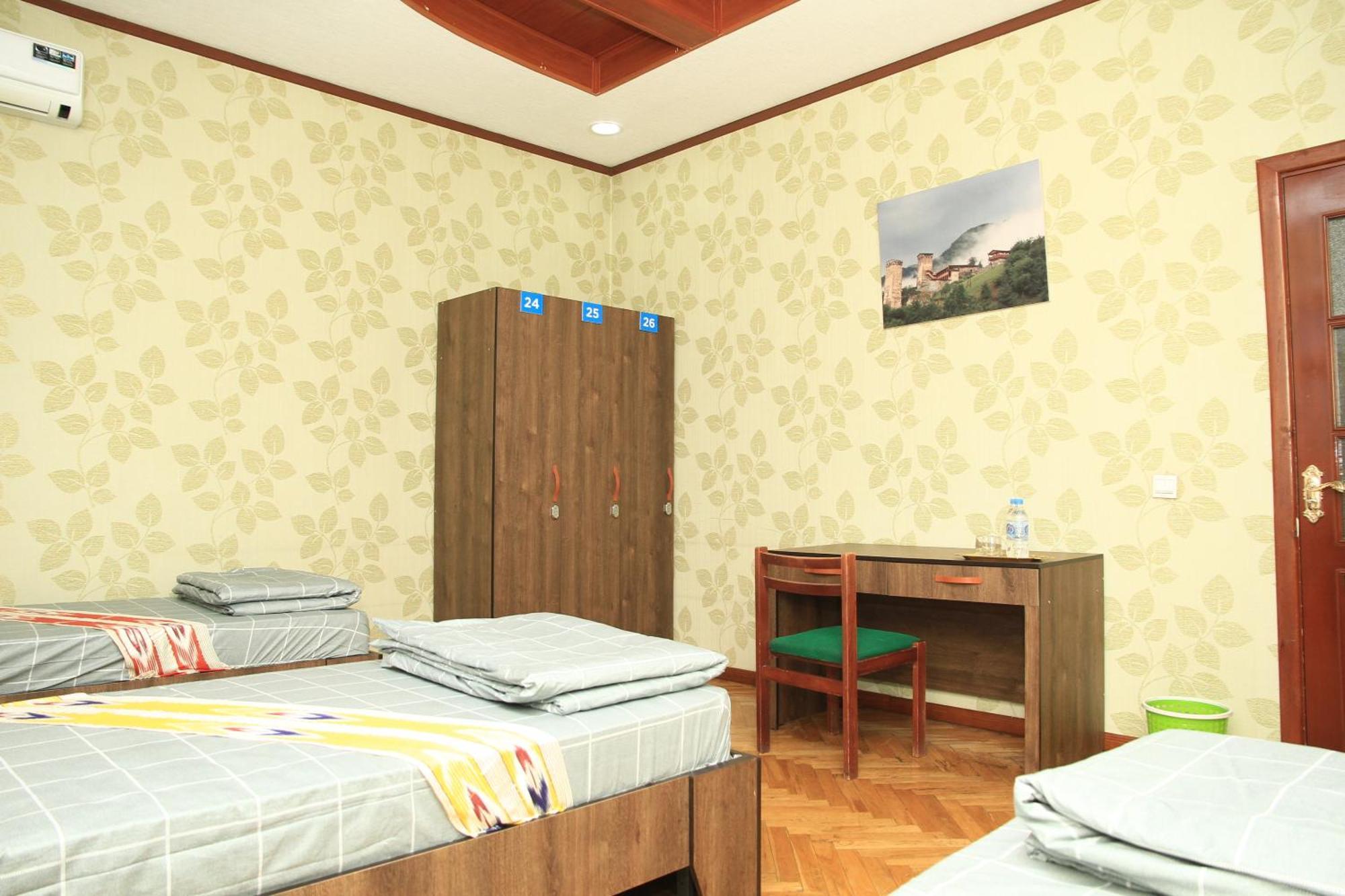 Yellow Hostel Душанбе Екстер'єр фото